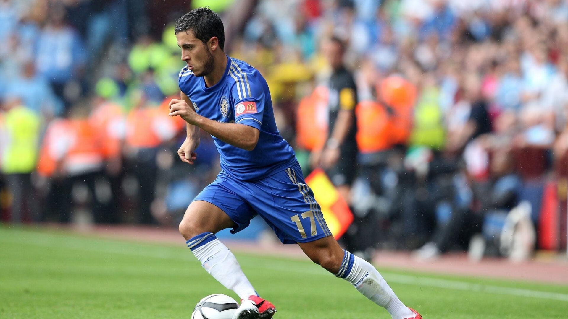 伯纳乌新阵亮相，中场神童调度攻防，失意三将重燃战火，姆巴佩利刃出鞘助皇马轻取埃尔切