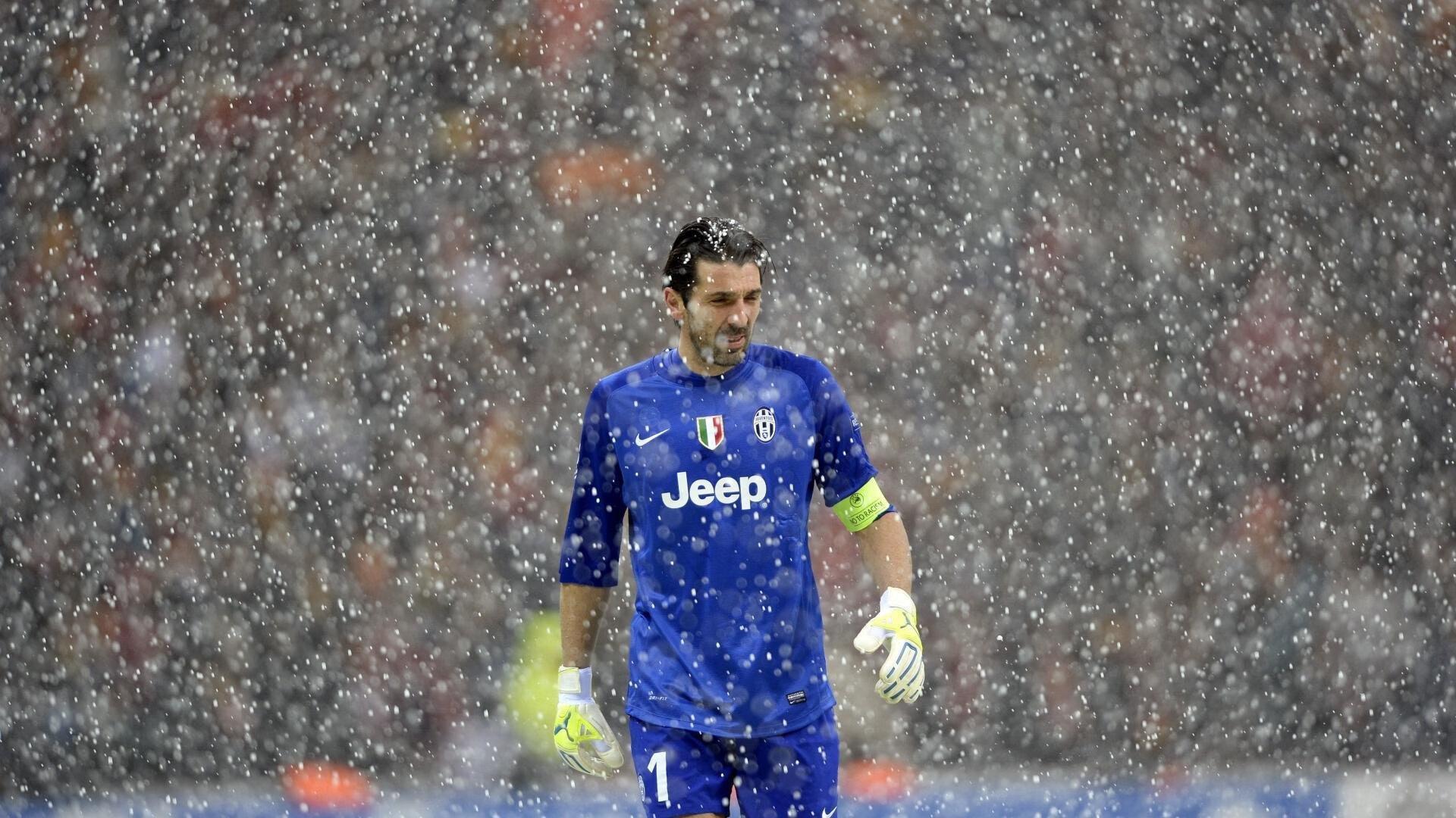 李晓旭三分投射引发赛场风波 激烈对抗险酿冲突责任谁属