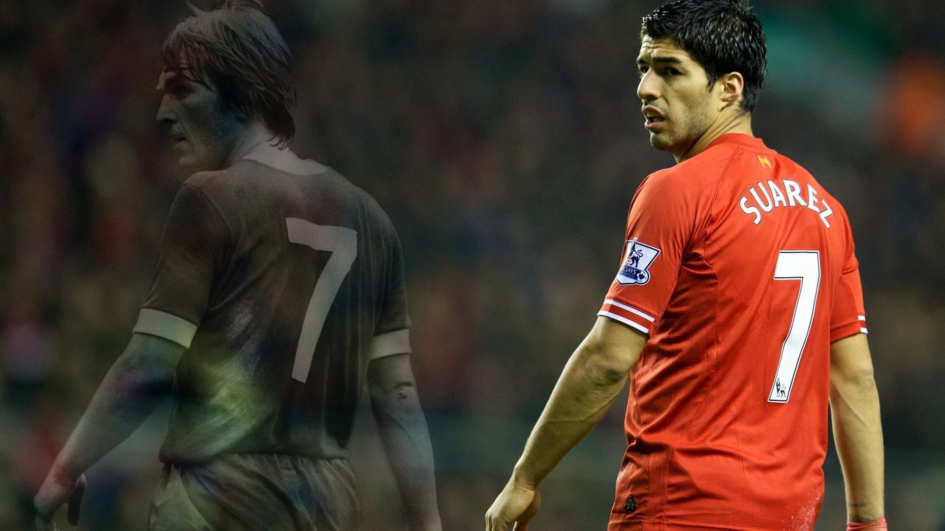 阿联社交媒体分享爱子周岁萌照 球迷暖心祝福，父子同款笑容传承运动家风范